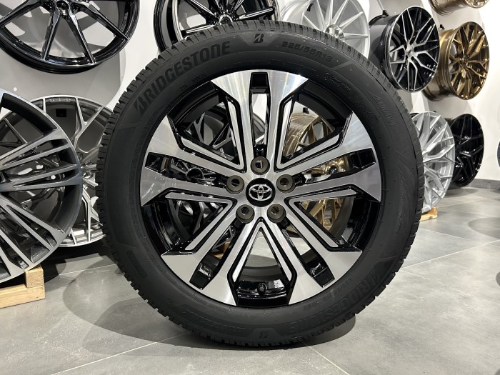 Oryginalne koła zimowe 18 5x114.3 Toyota CH-R II AX20 225/55R18 Bridgestone TPMS (1)