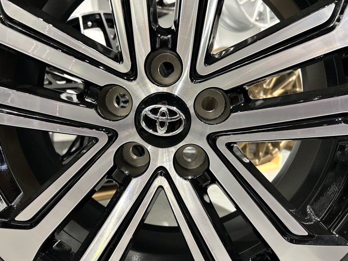 Oryginalne koła zimowe 18 5x114.3 Toyota CH-R II AX20 225/55R18 Bridgestone TPMS (3)