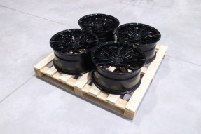 Obrazek dla: Set of CVR1 19x9,5 ET30 5x114,3 Gloss Black