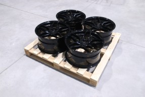 Obrazek dla: Set of CVR3 19x9,5 ET45 5x112 Gloss Black