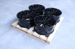 Obrazek dla: Set of CVR1 20x9,5 ET35 + 20x9,5 ET38 5x112 Gloss Black