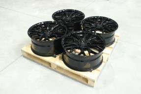 Obrazek dla: Set of CVR1 21x9 ET35 + 21x9,5 ET30 5x112 Gloss Black