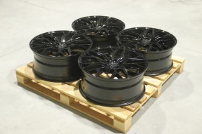 Obrazek dla: Set of CVR1 21x9 ET35 5x112 Gloss Black