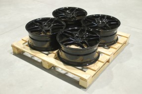 Obrazek dla: Set of CVR3 19x8,5 ET35 5x114,3 Platinum Black